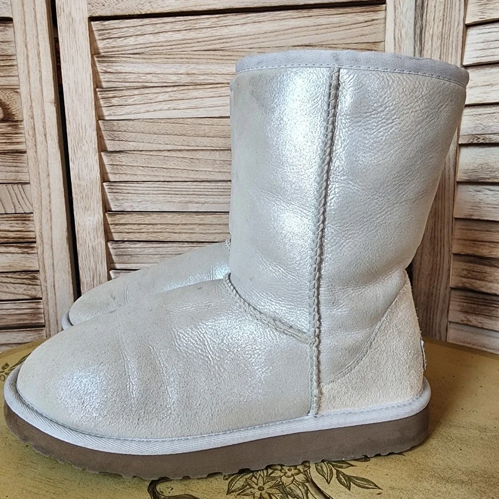 UGG material resort